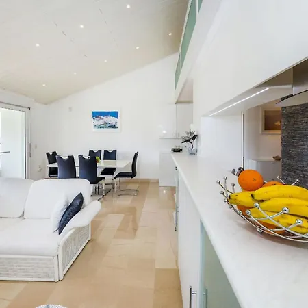 Sun & Sea Apartment *